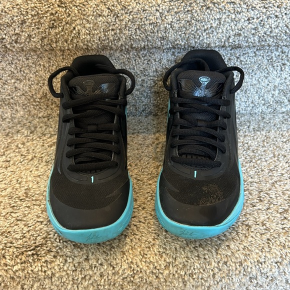 Puma LaMelo Ball MB 2.0 youth size 4 basketball shoes - Picture 2 of 5